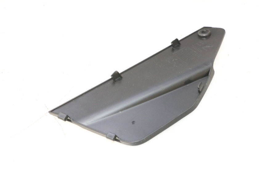photo de RIGHT INSPECTION COVER PIAGGIO MP3 HPE 530 (2022 - 2026) - Zoom on usage condition