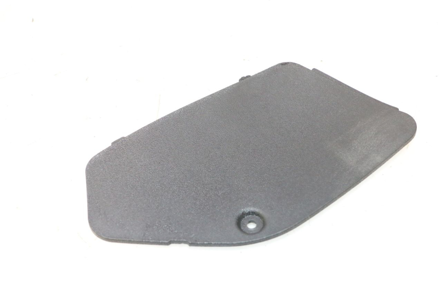 photo de RIGHT SIDE ACCESS PANEL PIAGGIO MP3 LT 400 (2007 - 2012) - Zoom on usage condition