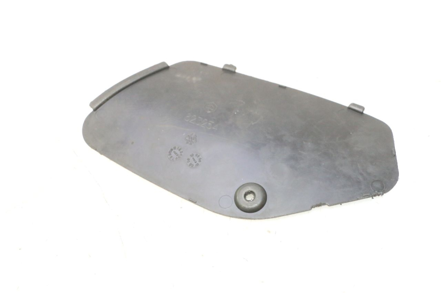 photo de RIGHT ACCESS PANEL PIAGGIO MP3 125 (2006 - 2014) - Alternative perspective