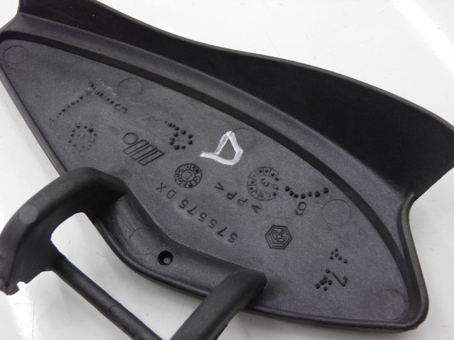 photo de RIGHT SIDE ACCESS PANEL PIAGGIO X9 EVOLUTION 125 (2003 - 2007) - Zoom on usage condition