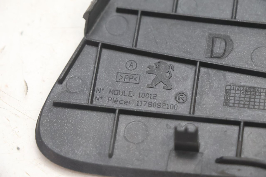 photo de RIGHT INSPECTION COVER PEUGEOT SATELIS 125 (2013 - 2018) - Technical close-up