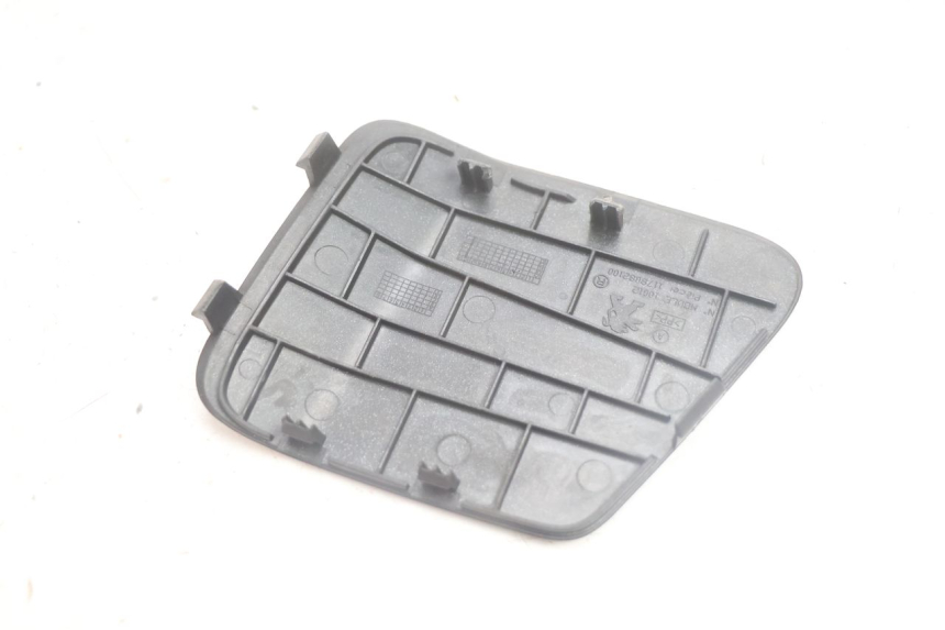 photo de RIGHT INSPECTION COVER PEUGEOT SATELIS 125 (2013 - 2018) - Alternative perspective