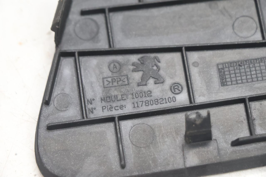photo de RIGHT INSPECTION COVER PEUGEOT SATELIS 125 (2013 - 2018) - Technical close-up