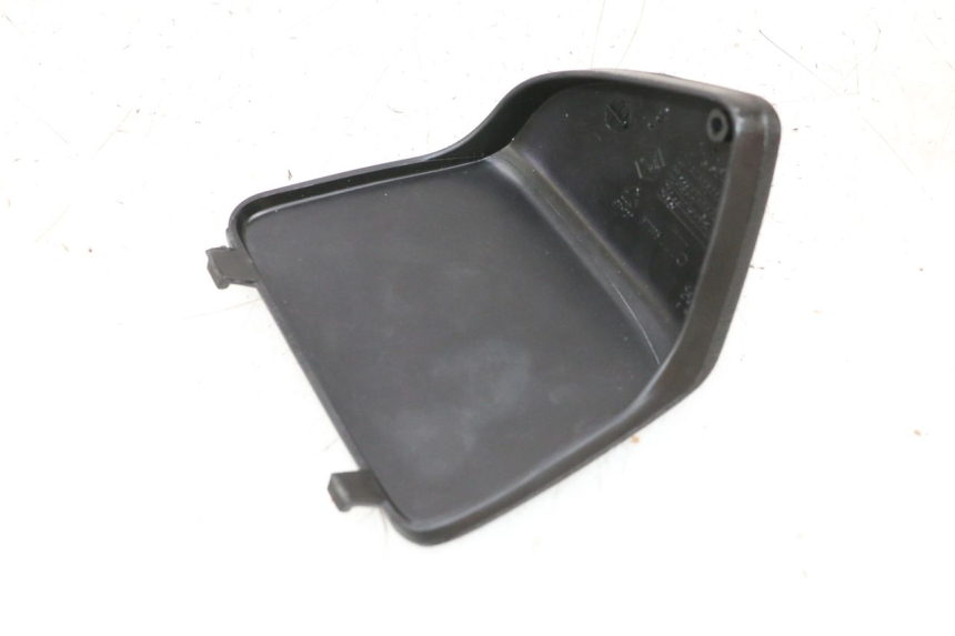 photo de RIGHT INSPECTION COVER PIAGGIO VESPA GTS SUPER IE 125 (2009 - 2016) - Component detail
