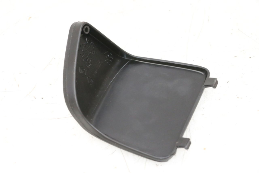 photo de RIGHT INSPECTION COVER PIAGGIO VESPA GTS SUPER IE 125 (2009 - 2016) - Zoom on usage condition