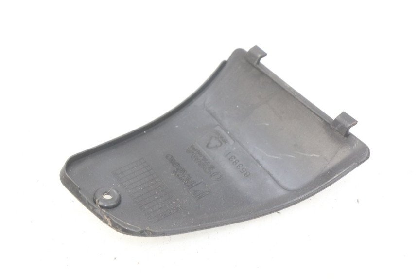 photo de RIGHT SIDE ACCESS PANEL PIAGGIO X7 125 (2007 - 2013) - Component detail