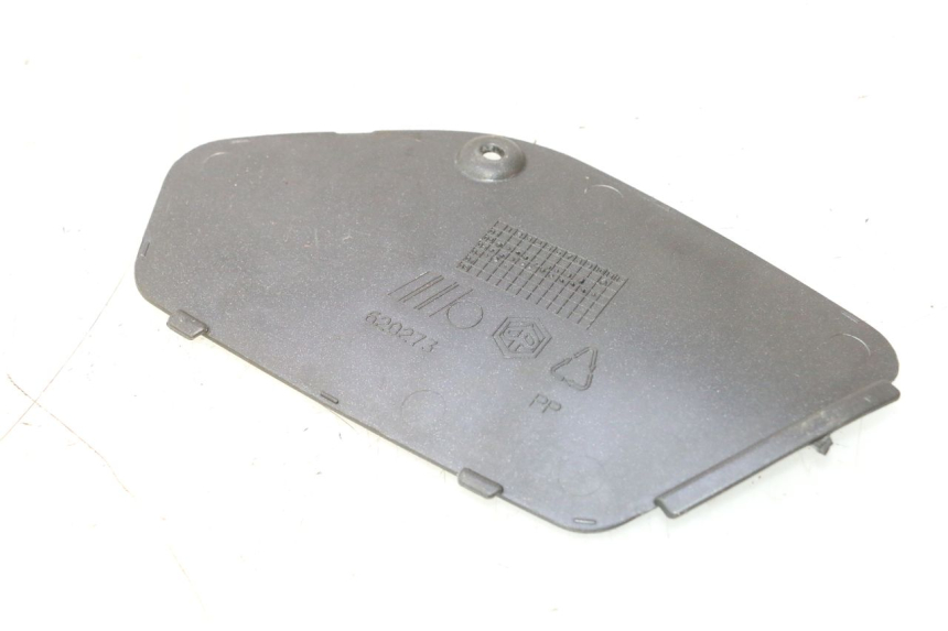 photo de RIGHT INSPECTION COVER PIAGGIO X8 STREET 125 (2006 - 2007) - Zoom on usage condition