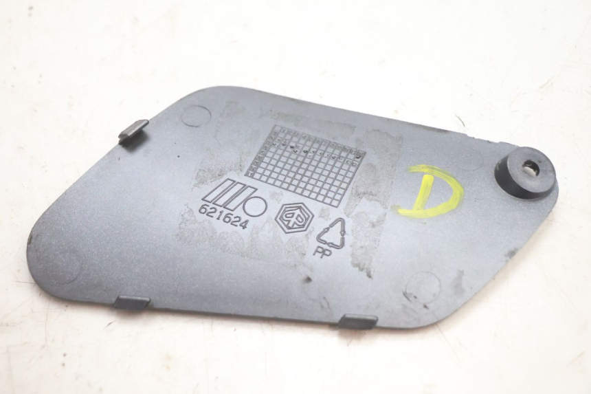 photo de RIGHT SIDE ACCESS PANEL PIAGGIO X9 EVOLUTION 125 (2003 - 2007) - Alternative perspective