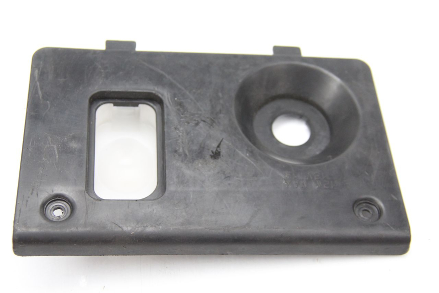 photo de INSPECTION COVER HONDA FES PANTHEON 125 (2003 - 2007) - Component detail