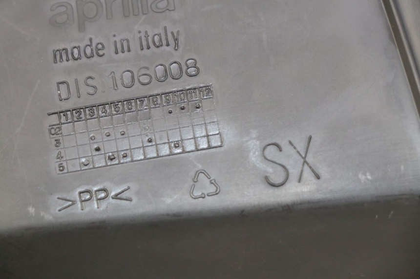 photo de LEFT SIDE ACCESS PANEL APRILIA ATLANTIC 125 (2003 - 2009) - Component detail