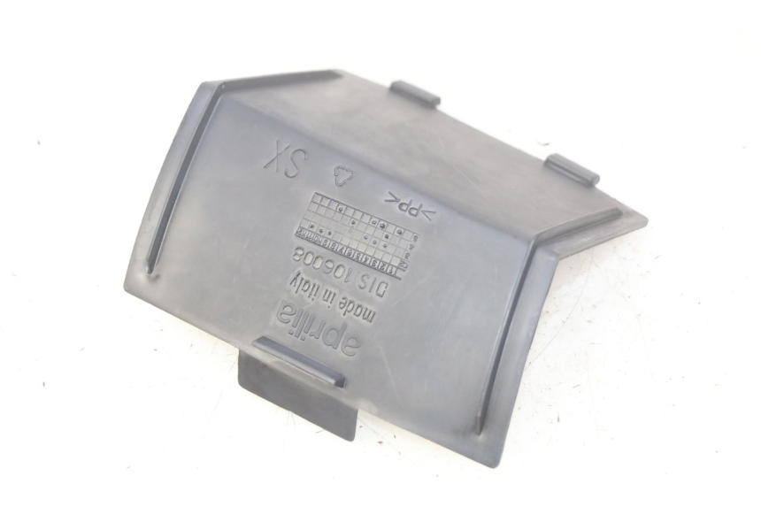 photo de LEFT SIDE ACCESS PANEL APRILIA ATLANTIC 125 (2003 - 2009) - Alternative perspective