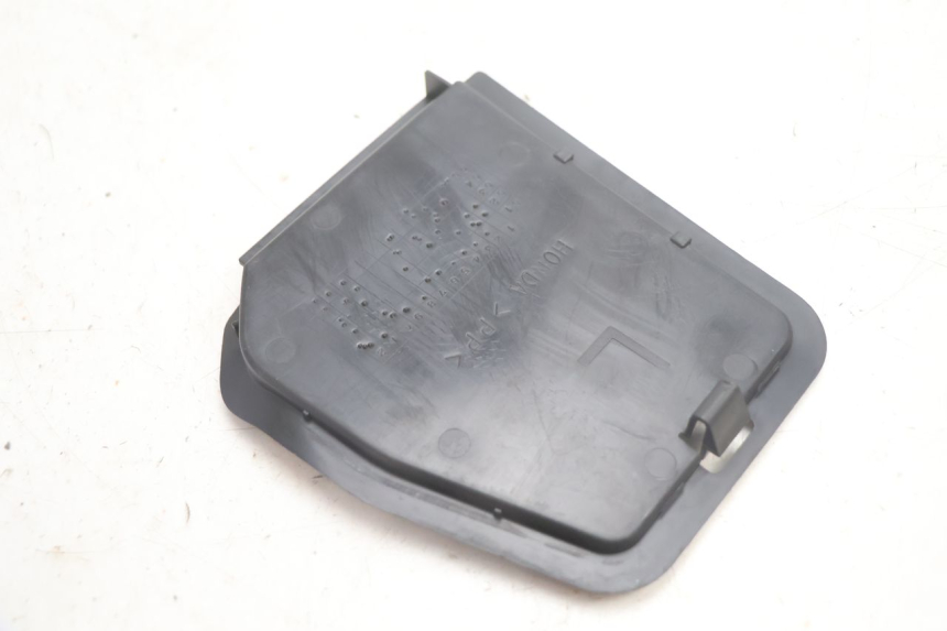 photo de LEFT INSPECTION COVER HONDA FJS SILVER WING SILVERWING 400 (2005 - 2008) - Alternative perspective