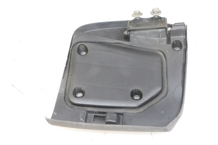 photo de LEFT INSPECTION COVER HONDA FORZA ABS 300 (2013 - 2017) - Zoom on usage condition