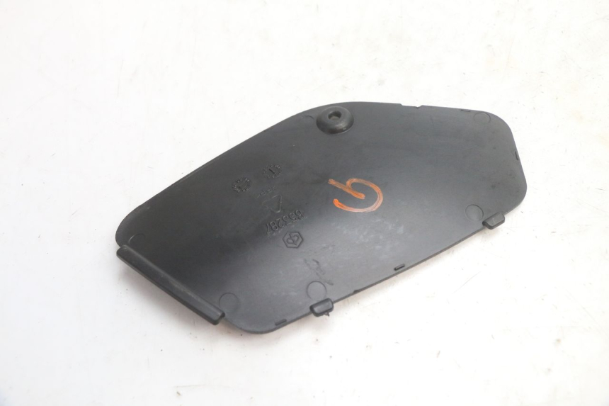photo de LEFT INSPECTION COVER PIAGGIO MP3 125 (2006 - 2014) - Zoom on usage condition