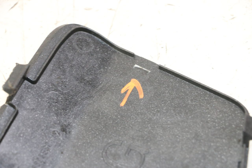 photo de LEFT INSPECTION COVER PEUGEOT SATELIS COMPRESSOR K15 125 (2006 - 2009) - Zoom on usage condition