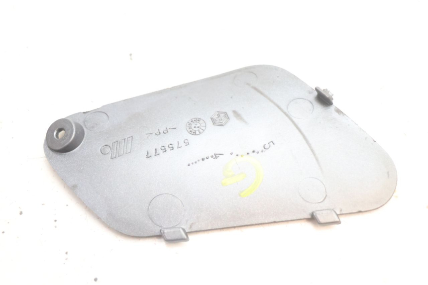 photo de LEFT INSPECTION COVER PIAGGIO X9 EVOLUTION 125 (2003 - 2007) - Zoom on usage condition