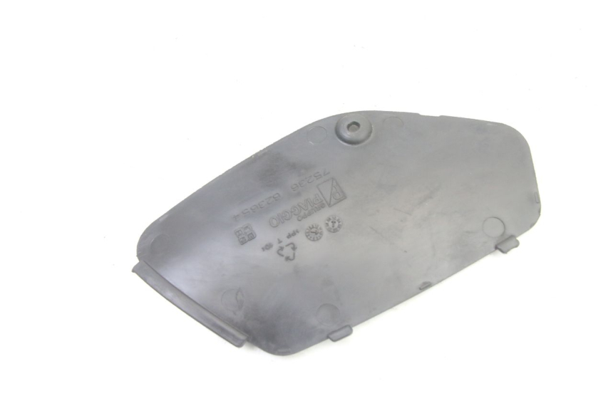photo de LEFT SIDE ACCESS PANEL PIAGGIO XEVO - X EVO 125 (2007 - 2017) - Zoom on usage condition