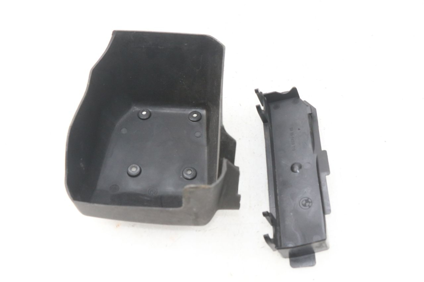 photo de INSPECTION COVER BMW K100 1000 (1982 - 1990) - Fixing points details