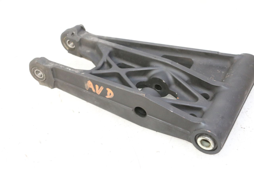 photo de FRONT WISHBONE CONTROL ARM QUADRO 4 4D 350 (2015 - 2018) - Alternative perspective
