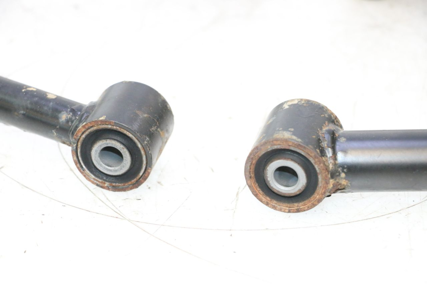 photo de FRONT WISHBONE CONTROL ARM KYMCO MXU R 250 (2004 - 2010) - High-resolution close-up