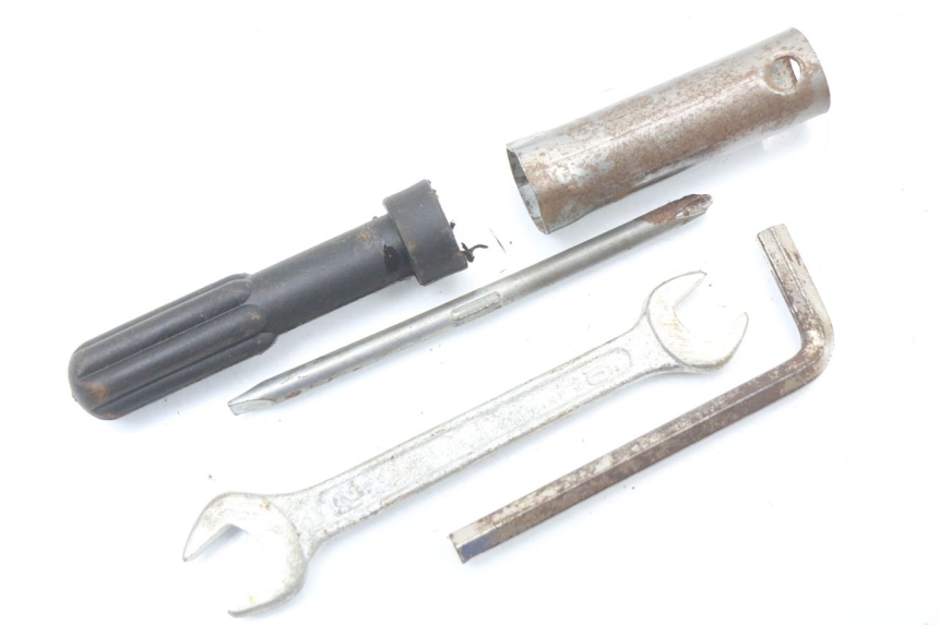 photo de TOOL KIT JONWAY AZTRAL 125 (2008 - 2017) - Zoom on usage condition