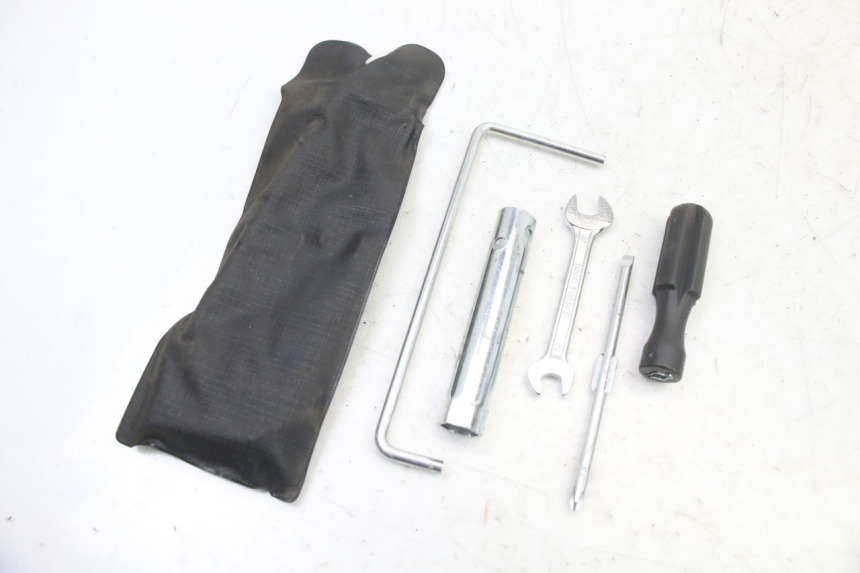 photo de TOOL KIT SUZUKI BURGMAN 125 (2007 - 2014) - Component detail