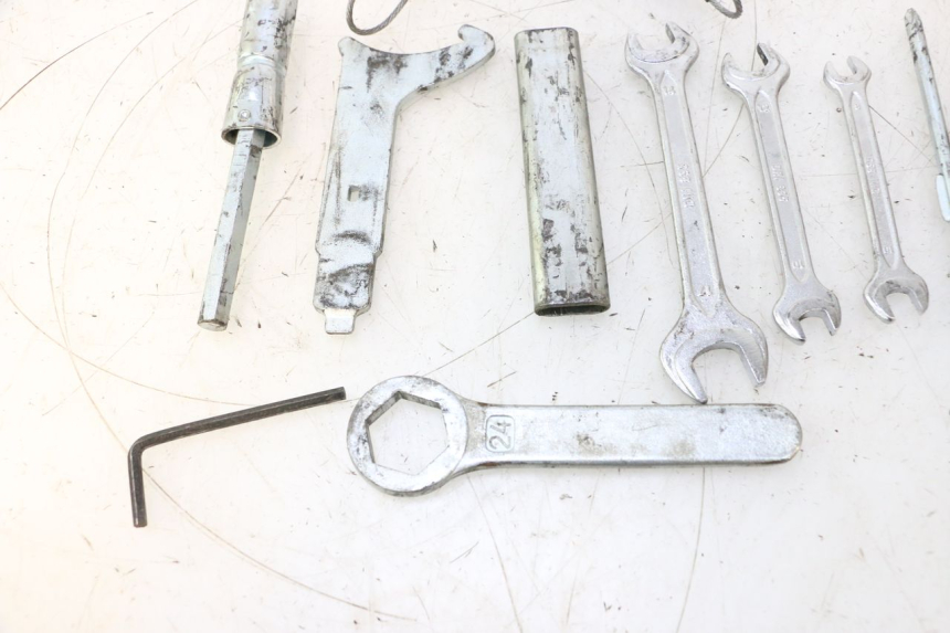 photo de TOOL KIT HONDA CB F HORNET 600 (2005 - 2006) - Component detail