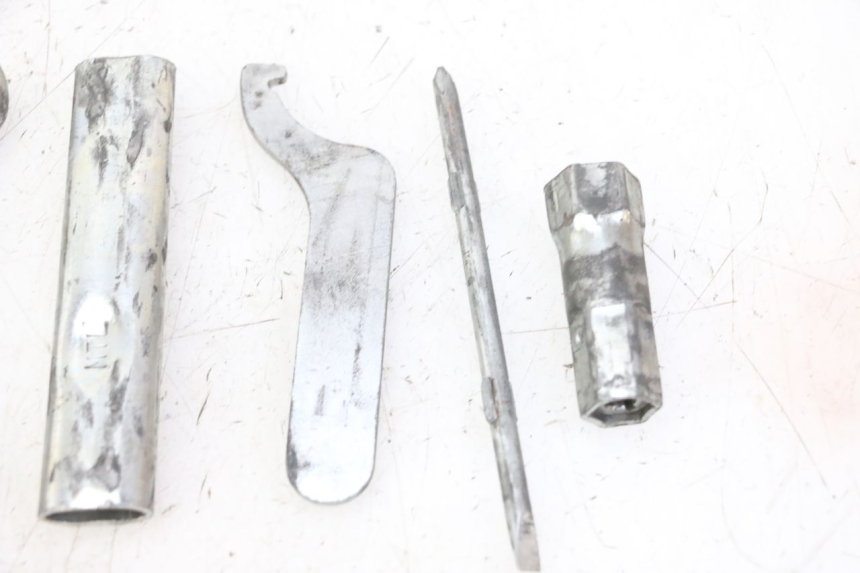 photo de TOOL KIT HONDA CBF 125 (2009 - 2015) - Component zoom