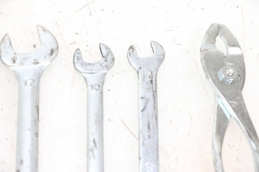 photo de TOOL KIT SUZUKI DL V STROM 1000 (2002 - 2007) - Surface and material condition