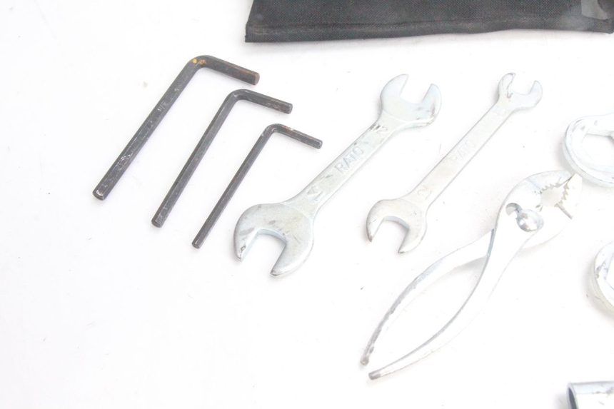photo de TOOL KIT KAWASAKI ER-6 ER6 F ABS 650 (2012 - 2016) - Zoom on usage condition