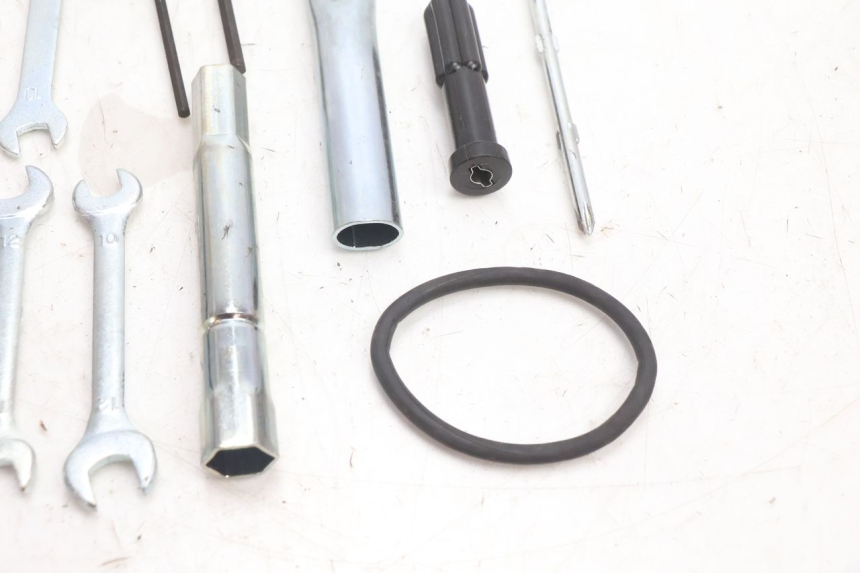 photo de TOOL KIT YAMAHA FZ8 800 (2010 - 2016) - Alternative perspective