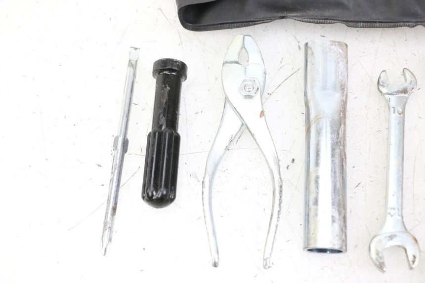 photo de TOOL KIT SUZUKI GSR 750 (2011 - 2017) - Surface and material condition