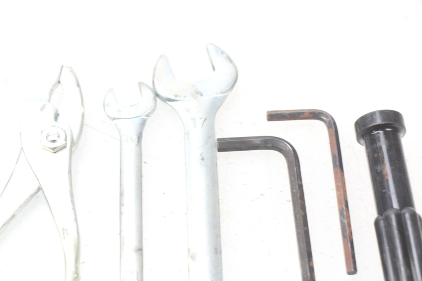 photo de TOOL KIT SUZUKI GSX-R GSXR K16 1000 (2012 - 2016) - Zoom on usage condition