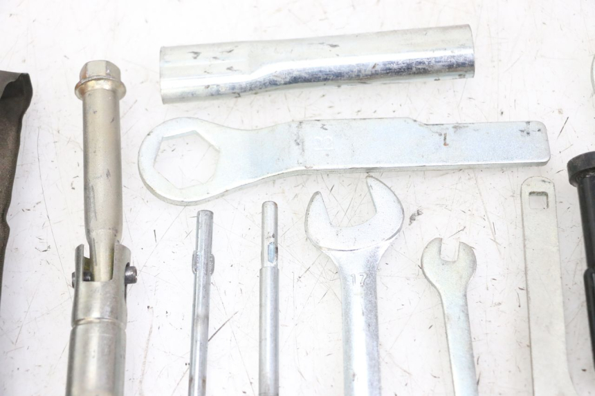 photo de TOOL KIT KAWASAKI ZR7 ZR-7 S 750 (1999 - 2004) - Surface and material condition