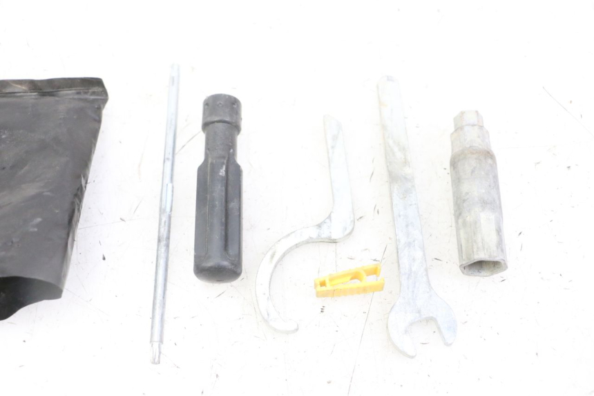 photo de TOOL KIT PIAGGIO MP3 LT 300 (2010 - 2016) - Zoom on usage condition