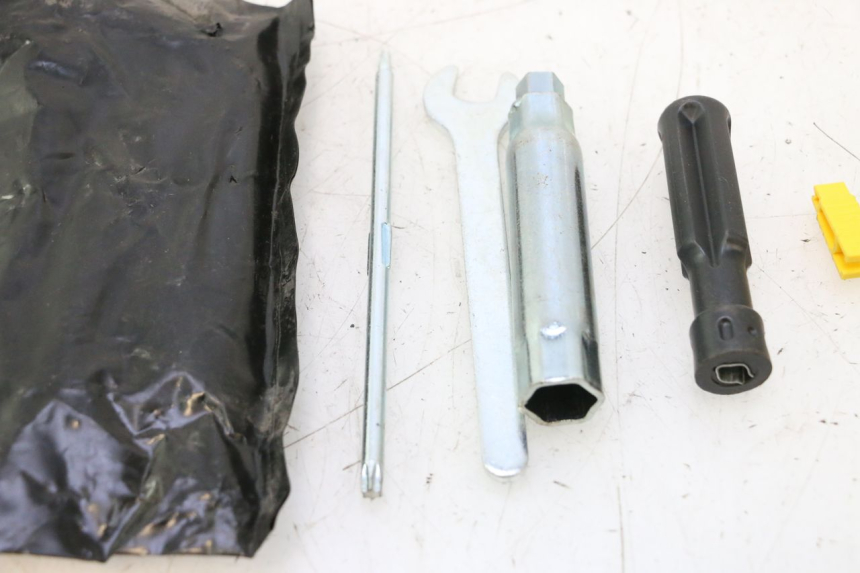 photo de TOOL KIT PIAGGIO MP3 LT 400 (2007 - 2012) - Product overview
