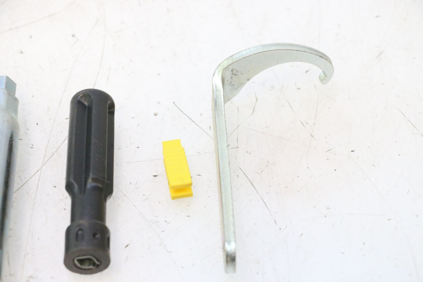photo de TOOL KIT PIAGGIO MP3 LT 400 (2007 - 2012) - Surface and material condition