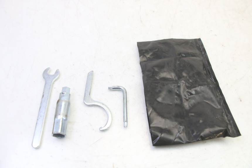 photo de TOOL KIT PIAGGIO MP3 RL 250 (2006 - 2010) - Main view