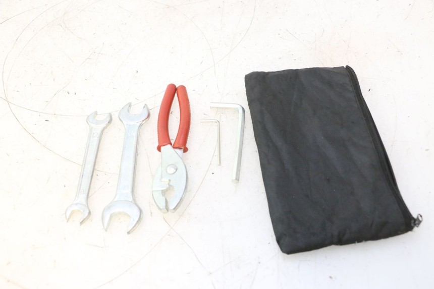 photo de TOOL KIT KYMCO LIKE 4T 50 (2019 - 2025) - Alternative perspective