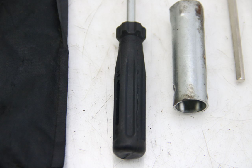 photo de TOOL KIT JM MOTORS OLDIES 4T 50 (2010 - 2020) - Zoom on usage condition