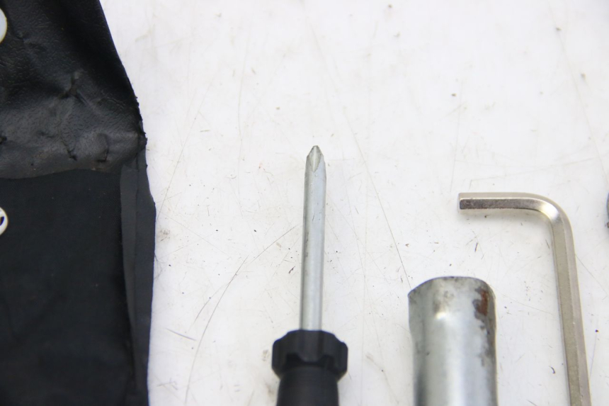 photo de TOOL KIT JM MOTORS OLDIES 4T 50 (2010 - 2020) - Alternative perspective