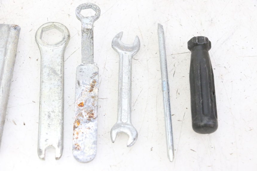 photo de TOOL KIT HONDA SCV LEAD 100 (2003 - 2007) - Technical close-up