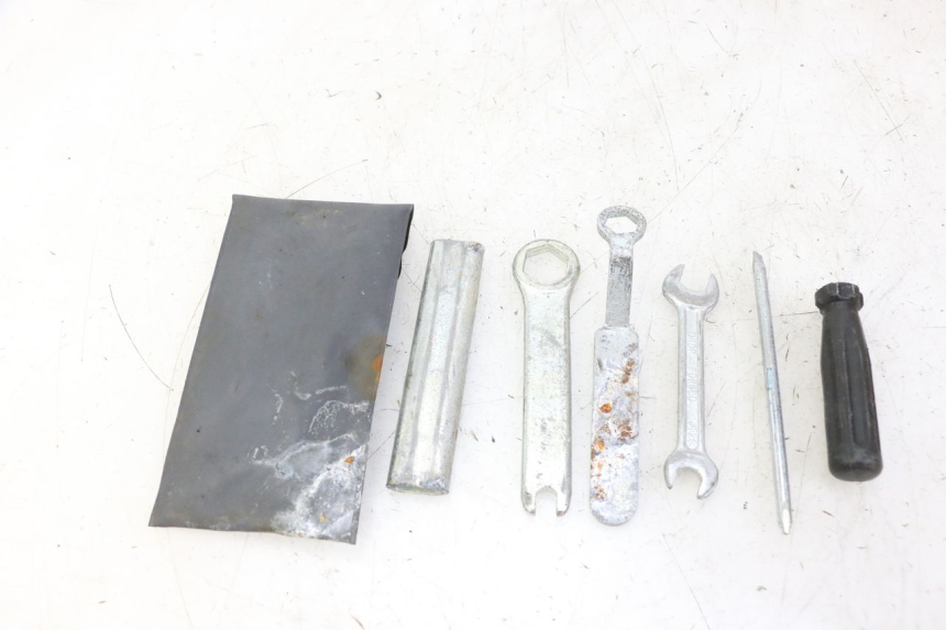 photo de TOOL KIT HONDA SCV LEAD 100 (2003 - 2007) - Surface and material condition