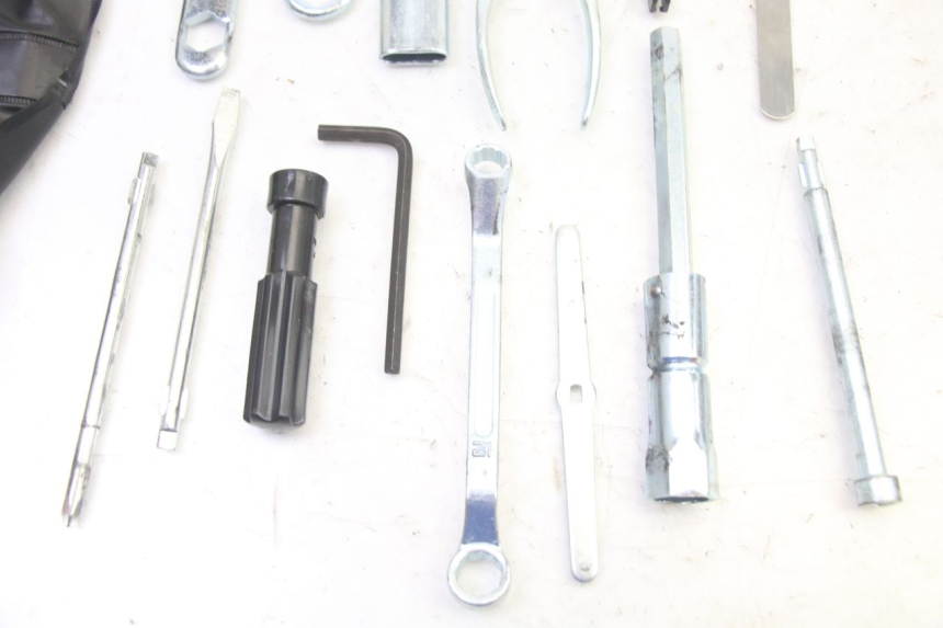 photo de TOOL KIT HONDA ST PAN EUROPEAN 1300 (2002 - 2013) - Technical close-up