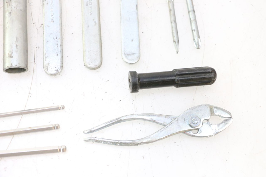photo de TOOL KIT SUZUKI SV S 650 (2003 - 2009) - Markings and original references