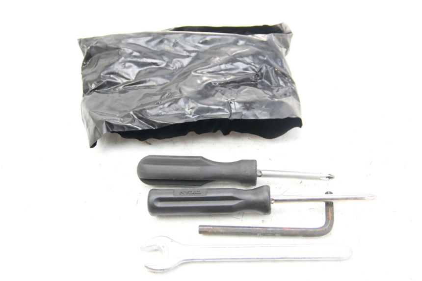 photo de TOOL KIT PIAGGIO VESPA GRANTURISMO 125 (2003 - 2007) - Main view