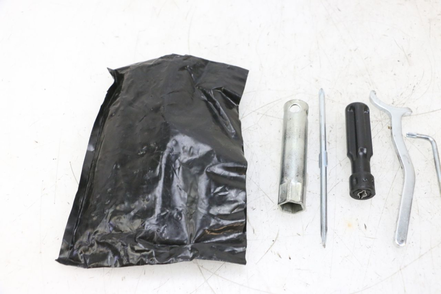 photo de TOOL KIT PIAGGIO VESPA GTS SUPER IE 125 (2009 - 2016) - Zoom on usage condition