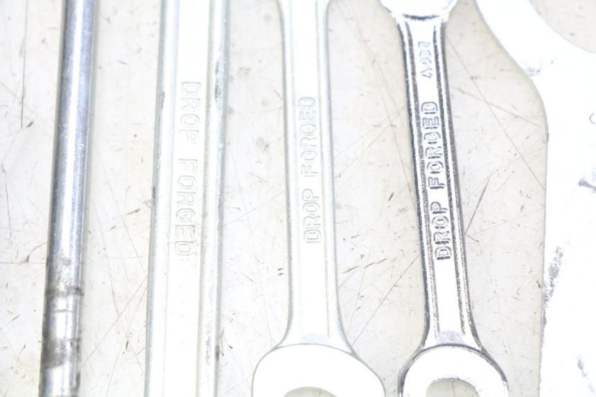 photo de TOOL KIT YAMAHA XMAX X-MAX 125 (2006 - 2009) - Additional view of the item