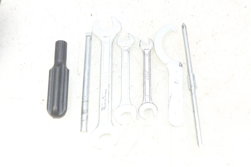photo de TOOL KIT YAMAHA XMAX X-MAX 125 (2006 - 2009) - Fixing points details