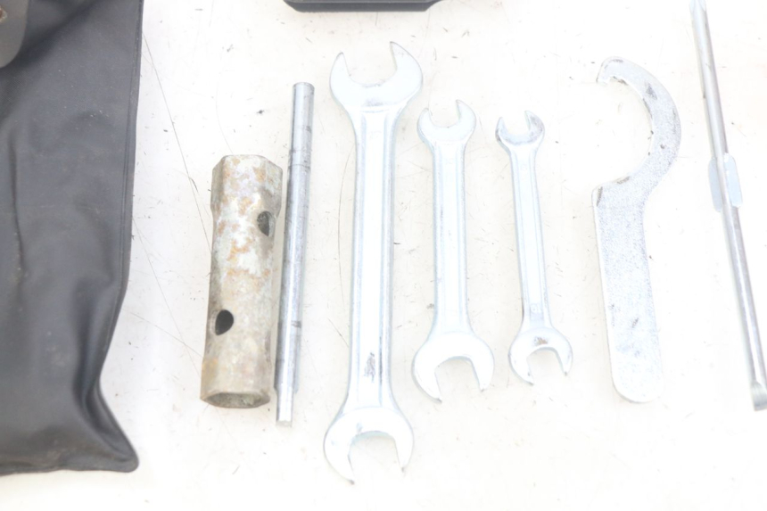 photo de TOOL KIT YAMAHA XMAX X-MAX 125 (2006 - 2009) - Fixing points details